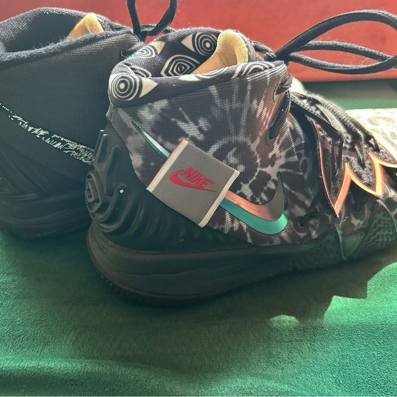 Nike Kybrid S2 Kids Sneakers - Black and Gray - Picture 6 of 16